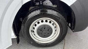 2025 Volkswagen 2.0 TDI T28 Commerce Plus FWD SWB Euro 6 5-door (White) - Image: 5