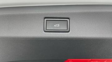 2025 Volkswagen Pro 77kWh Match Tourer Auto 5-door (White) - Image: 1