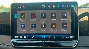 2025 Volkswagen ETSI MHEV R-Line DSG Euro 6 5-door (Blue) - Image: 7