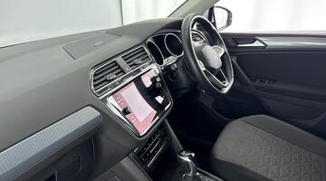 2020 Volkswagen TSI Life DSG Euro 6 5-door (White) - Image: 2