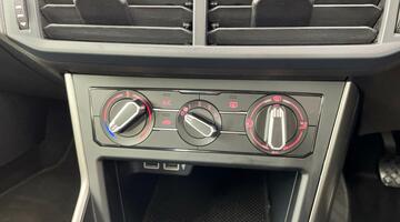 2020 Volkswagen 1.0 TSI SE Euro 6 5-door (Black) - Image: 7