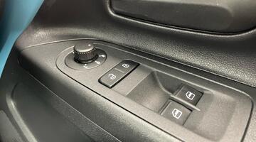 2022 Volkswagen 36.8kWh Auto 5-door (Blue) - Image: 19