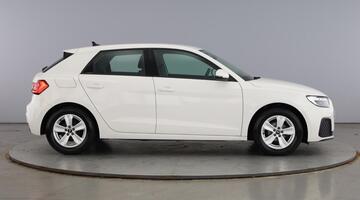 2022 Audi 1.0 TFSI 25 Technik Sportback Euro 6 5-door (White) - Image: 4