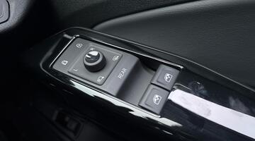 2025 Volkswagen Pro 77kWh Match Auto 5-door (Blue) - Image: 18