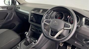 2022 Volkswagen TSI Active Euro 6 5-door (Black) - Image: 6