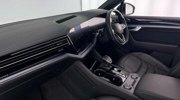 2023 Volkswagen 3.0 TDI V6 Black Edition Tiptronic 4Motion Euro 6 5-door (White) - Image: 2