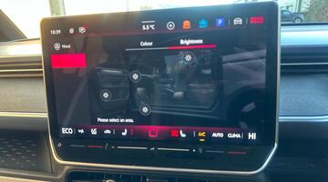 2025 Volkswagen Pro 79kWh Style Auto 5-door (SWB, 5Seat) (Green) - Image: 32