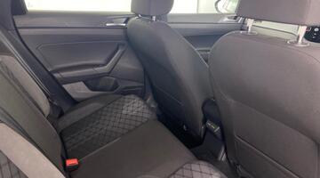 2024 Volkswagen 1.0 TSI R-Line DSG Euro 6 5-door (Black) - Image: 22