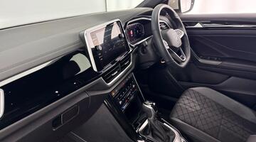 2025 Volkswagen 2.0 TDI R-Line DSG Euro 6 5-door (Grey) - Image: 2