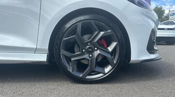 2022 Ford EcoBoost ST-3 Euro 6 5-door (White) - Image: 5