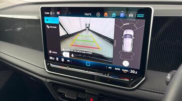 2025 Volkswagen ETSI MHEV Match DSG Euro 6 5-door (Black) - Image: 30