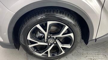 2017 Toyota VVT-h Dynamic CVT Euro 6 5-door (Silver) - Image: 32