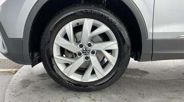 2021 Volkswagen 2.0 TDI Life DSG Euro 6 5-door (Silver) - Image: 5