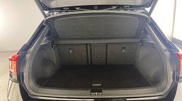 2019 Volkswagen 2.0 TDI R-Line Euro 6 5-door (Black) - Image: 28