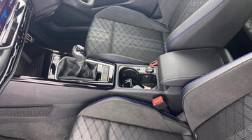 2025 Volkswagen TSI R-Line Euro 6 5-door (Black) - Image: 33