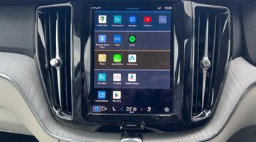 2025 Volvo 2.0 B5 MHEV Plus Auto Euro 6 5-door (Black) - Image: 64