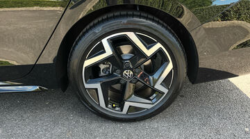 2025 Volkswagen ETSI MHEV R-Line DSG Euro 6 5-door (Black) - Image: 30