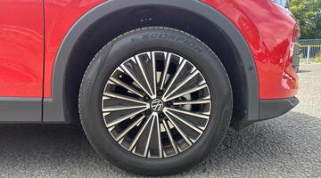 2025 Volkswagen ETSI MHEV Life DSG Euro 6 5-door (Red) - Image: 5