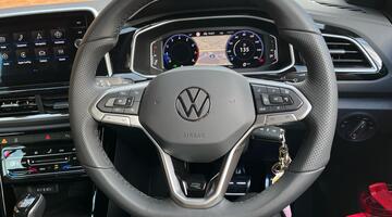 2025 Volkswagen TSI R-Line DSG 2WD Euro 6 2-door (Black) - Image: 31