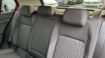 2025 Volkswagen ETSI MHEV Match DSG Euro 6 5-door (Red) - Image: 8