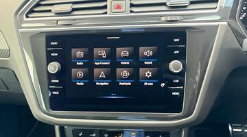 2023 Volkswagen TSI R-Line DSG Euro 6 5-door (Black) - Image: 7