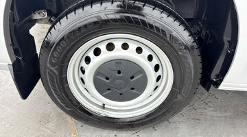 2025 Volkswagen 2.0 TDI T30 Commerce Plus FWD SWB Euro 6 5-door (Grey) - Image: 17