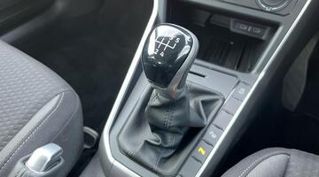 2025 Volkswagen 1.0 TSI Life Euro 6 5-door (Black) - Image: 22