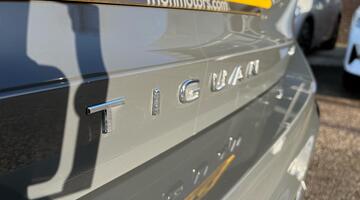 2025 Volkswagen ETSI MHEV R-Line DSG Euro 6 5-door (Grey) - Image: 45