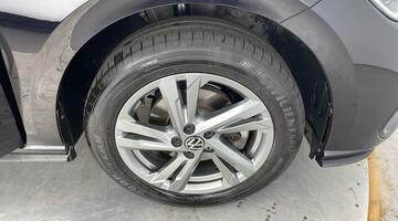 2024 Volkswagen 1.0 TSI R-Line DSG Euro 6 5-door (Black) - Image: 5