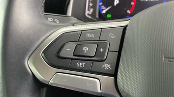 2022 Volkswagen 1.0 TSI R-Line DSG Euro 6 5-door (Red) - Image: 23