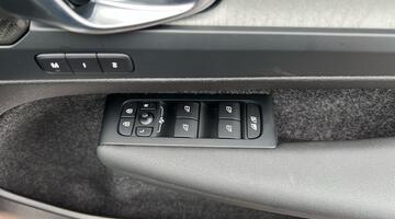 2025 Volvo 2.0 B4 MHEV Ultra Dark DCT Auto Euro 6 5-door (Silver) - Image: 34