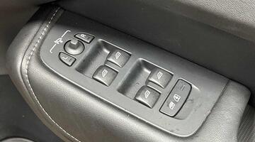 2024 Volvo 2.0h T8 18.8kWh Ultra Black Edition Auto Euro 6 5-door (Black) - Image: 25