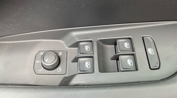 2025 CUPRA EHybrid 25.8kWh V2 DSG Euro 6 5-door (Blue) - Image: 15