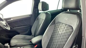 2022 Volkswagen 2.0 TDI R-Line DSG 4Motion Euro 6 5-door (Silver) - Image: 35