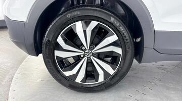 2023 Volkswagen 1.0 TSI Black Edition Euro 6 5-door (White) - Image: 17