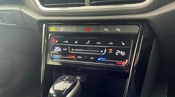 2024 Volkswagen TSI R-Line DSG Euro 6 5-door (Black) - Image: 25