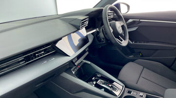 2025 Audi TFSIe 40 Sport Sportback S Tronic Euro 6 5-door 17.9kWh (Blue) - Image: 2