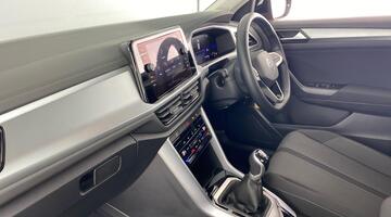 2023 Volkswagen TSI Life Euro 6 5-door (Red) - Image: 2