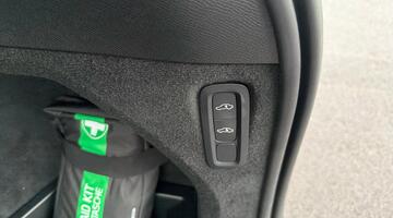 2025 Volvo 2.0 T8 18.8kWh Ultra Dark Auto 4WD Euro 6 5-door (Black) - Image: 34