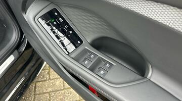 2025 Audi 2.0 TFSI S line S Tronic Euro 6 5-door (Black) - Image: 15