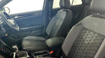 2024 Volkswagen TSI R-Line DSG Euro 6 5-door (Black) - Image: 34