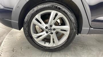 2024 Volkswagen 1.0 TSI R-Line DSG Euro 6 5-door (Black) - Image: 17