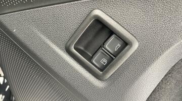 2025 Volkswagen TSI eHybrid 19.7kWh Elegance DSG Euro 6 5-door (Black) - Image: 20