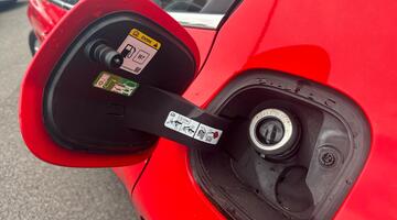 2020 Ford EcoBlue Zetec Euro 6 5-door (Red) - Image: 12