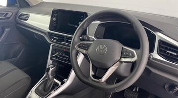 2025 Volkswagen TSI Match DSG Euro 6 5-door (Blue) - Image: 6