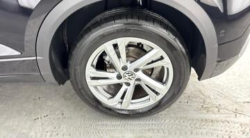 2025 Volkswagen 2.0 TDI R-Line DSG Euro 6 5-door (Black) - Image: 29