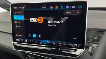 2025 Volkswagen Pro 59kWh Auto 5-door (Silver) - Image: 15