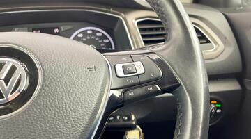 2018 Volkswagen 1.0 TSI Design Euro 6 5-door (Red) - Image: 23