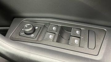 2025 Volkswagen 1.0 TSI Style Euro 6 5-door (Multicolour) - Image: 19