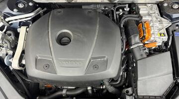 2024 Volvo 2.0h T8 18.8kWh Ultra Dark Auto 4WD Euro 6 5-door (Blue) - Image: 15